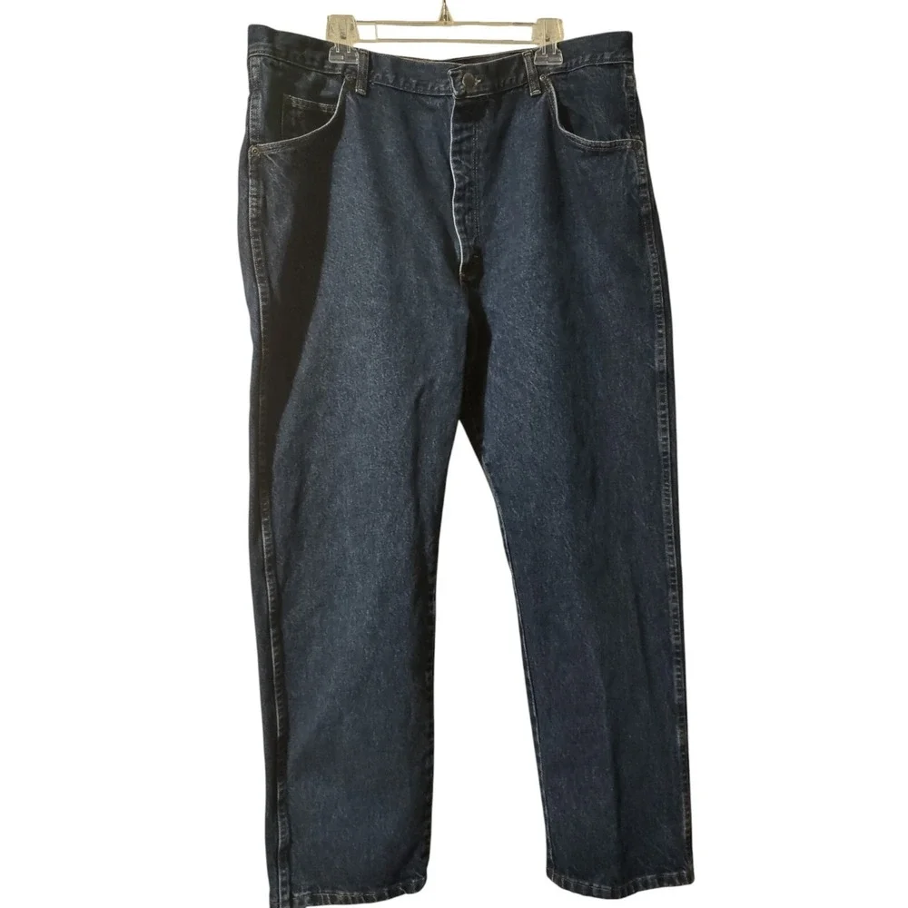 Wrangler Jeans Men's Size 42x30‎ Blue Straight Leg Denim Dark Wash 5 Pocket